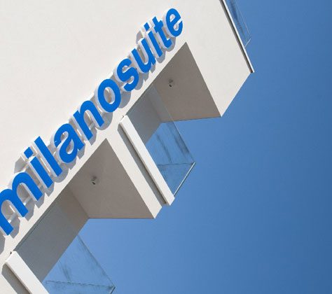 Insegna-esterno-MilanoSuite-web-fotogallery