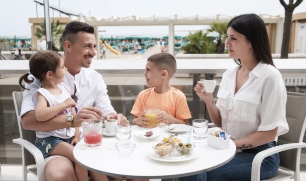 Juni mit der Familie auf dem Meer von Bellaria